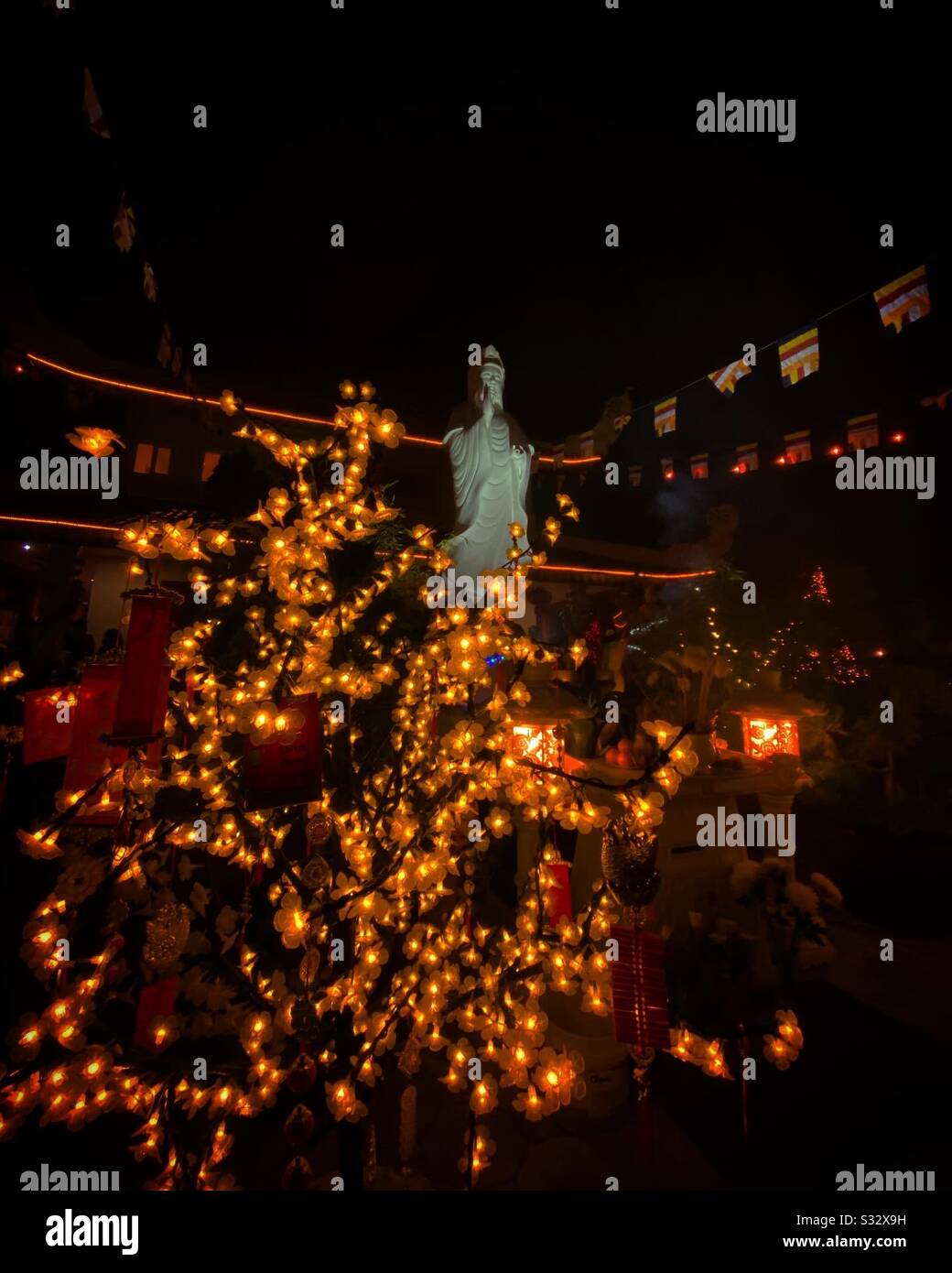 Buddhist temple in San Diego Stock Photo Alamy