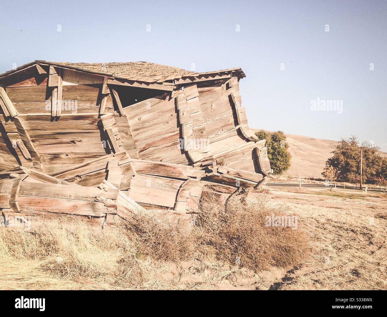 Collapsed old grain bin in Eastern Washington town Stock Photo Alamy