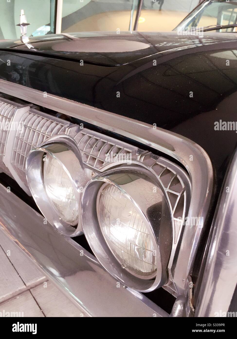 Headlights of vintage car hi-res stock photography and images - Alamy