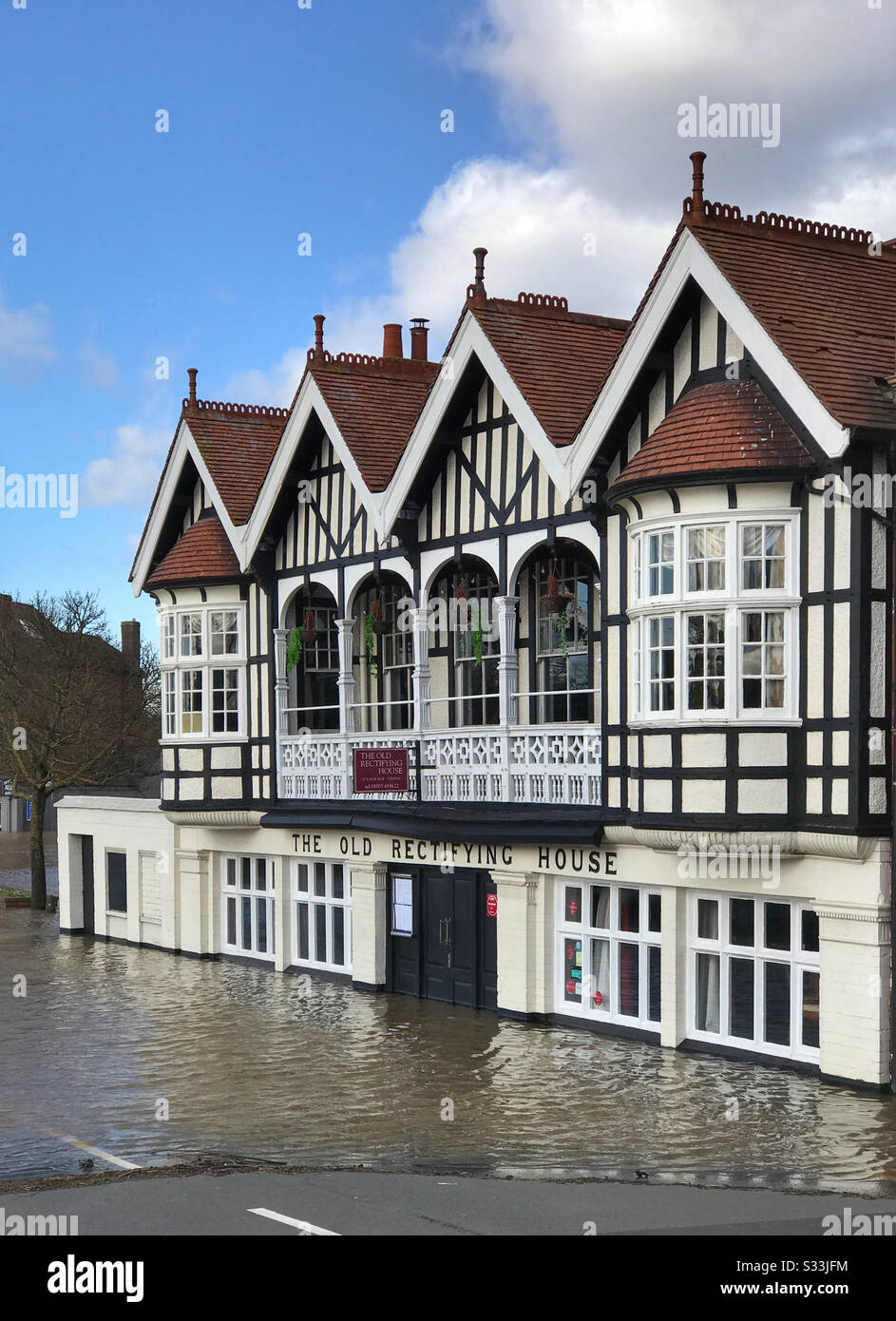 The Old Rectifying House pub along N Parade (A44) in floodwater, by the river Severn in Worcester, UK. - Smartphone Captured Stock Image