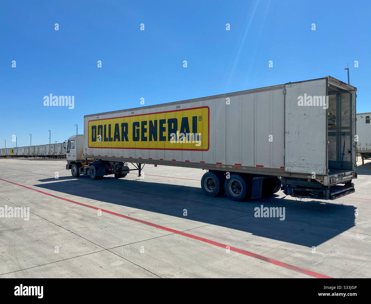 Dollar General truck And semi trailer Stock Photo Alamy