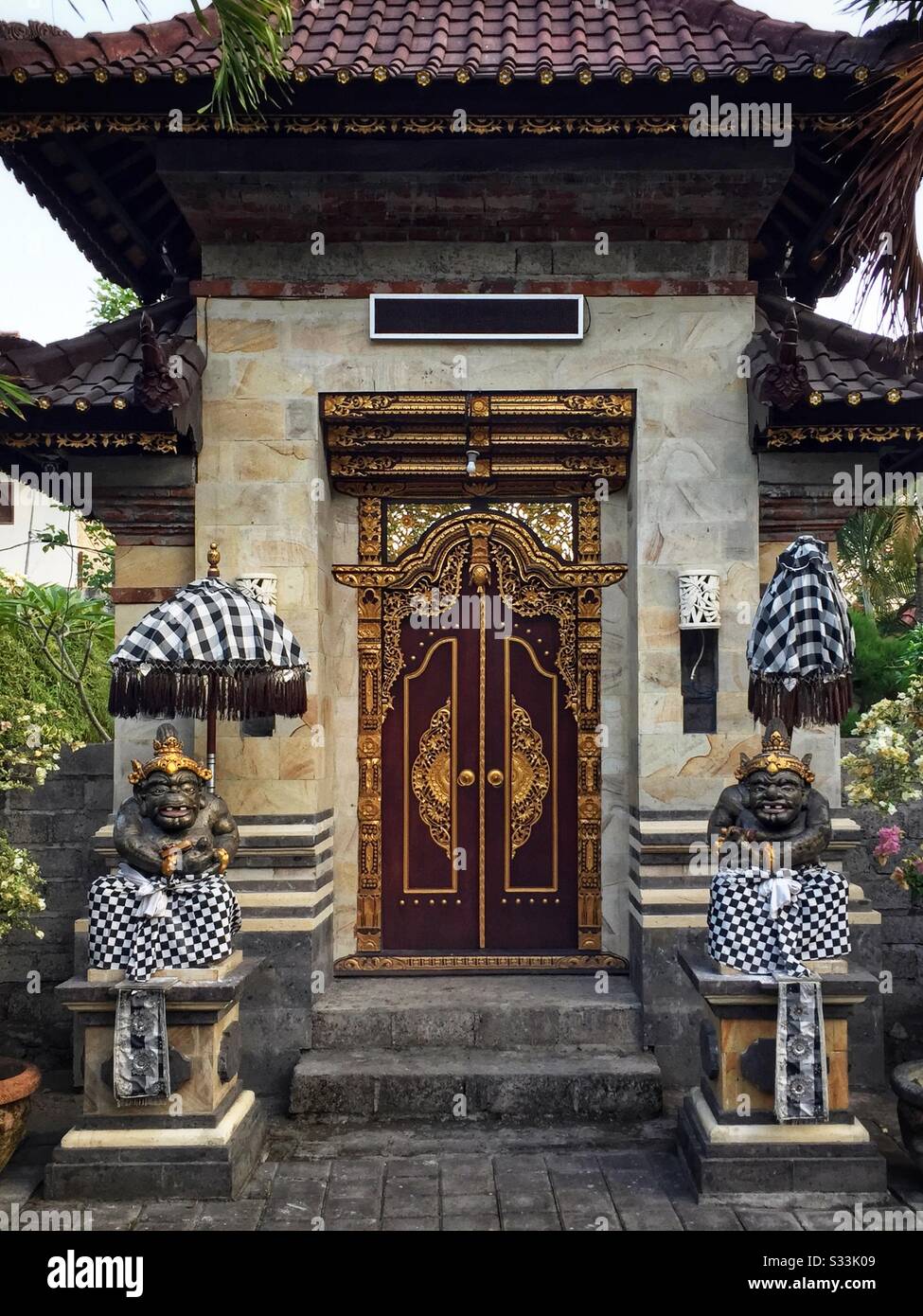 The ornate entrance to a modern residential house compound in Candidasa,  Bali, Indonesia Stock Photo - Alamy