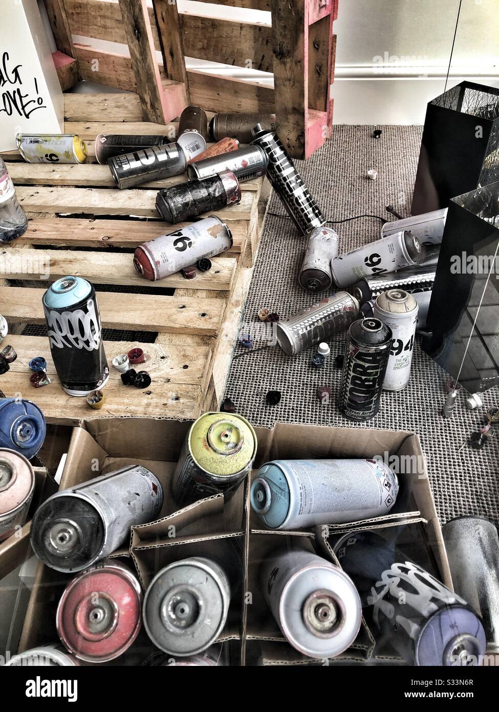 Empty Paint Cans High Resolution Stock Photography and Images Alamy