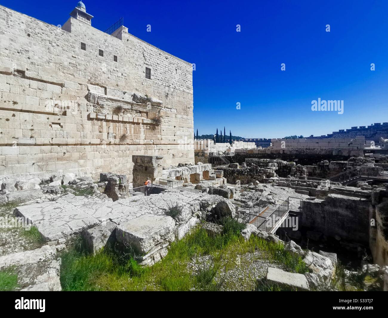 Remains of Robinson's Arch above the Herodian street. Stock Photo