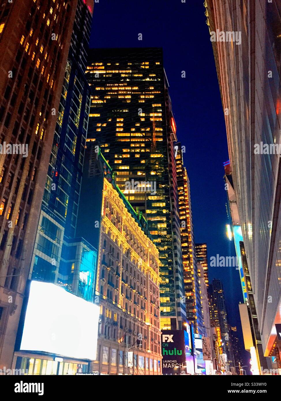 Times square 42nd st at night hi-res stock photography and images - Alamy