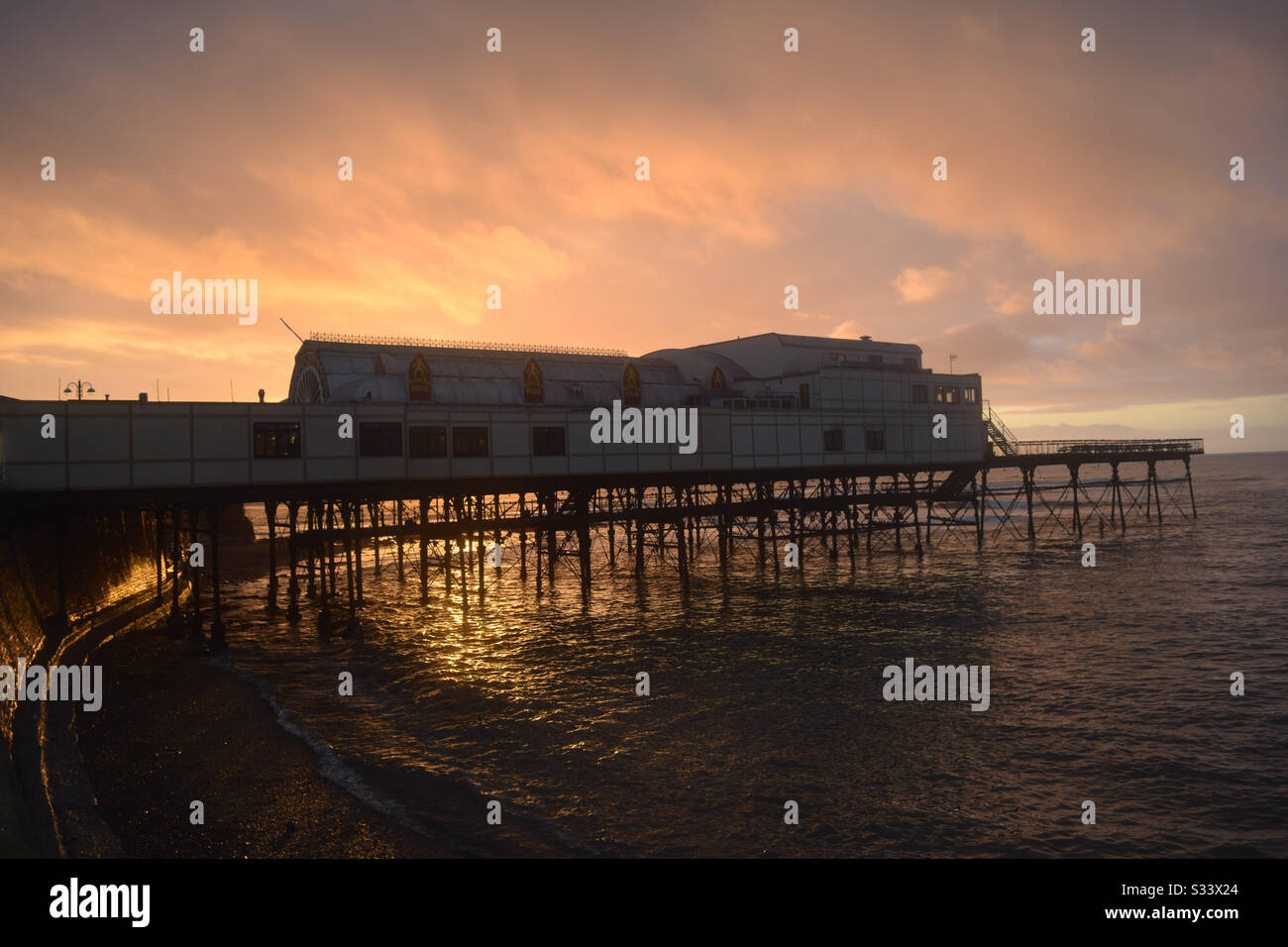 Aberystwyth, Ceredigion,West Wales, UK. Friday 6th March 2020. UK Weather: A glorious sunset fills the skies ©️Rose Voon/Alamy Live News Stock Photo