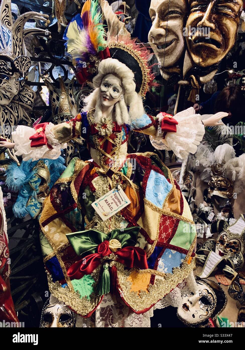 https://c8.alamy.com/comp/S33X47/doll-in-a-carnival-costume-in-venice-italy-S33X47.jpg