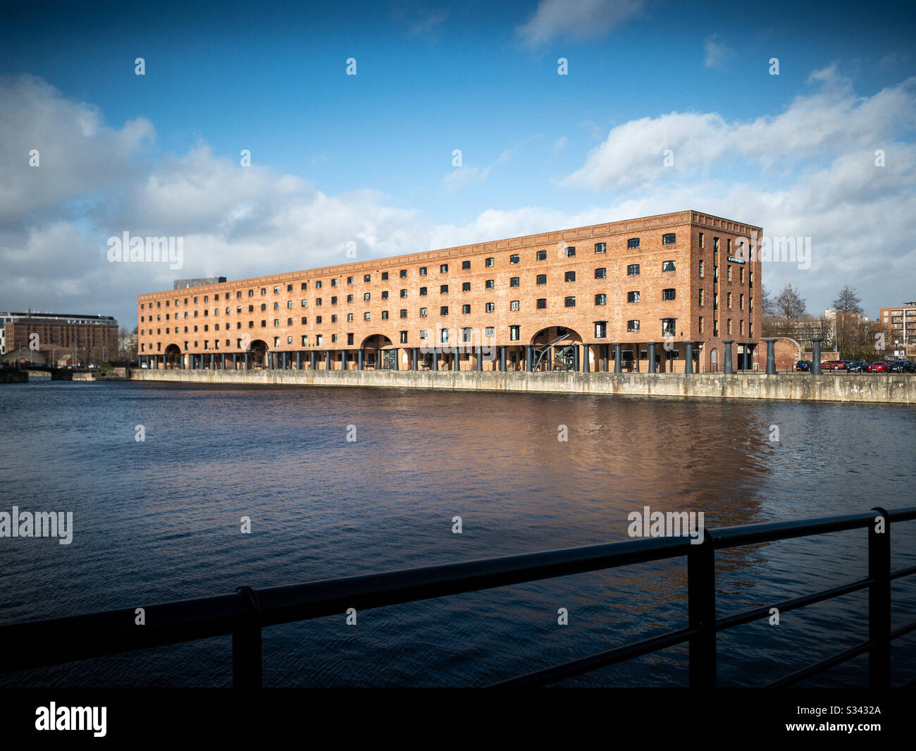 Wrapping dock liverpool. Liverpool docks. Kings dock Liverpool Stock