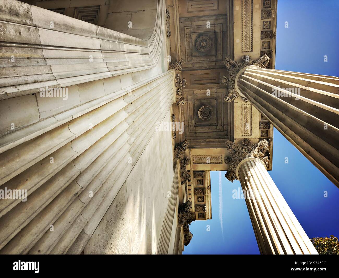 A worm’s eye view showing the 19th century architecture of Wellington Arch, London. With stone columns and reliefs - Smartphone Captured Stock Image