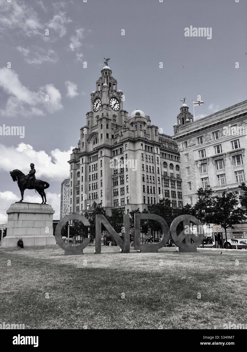 Liver buildings Liverpool with CND sign in front of it Stock Photo