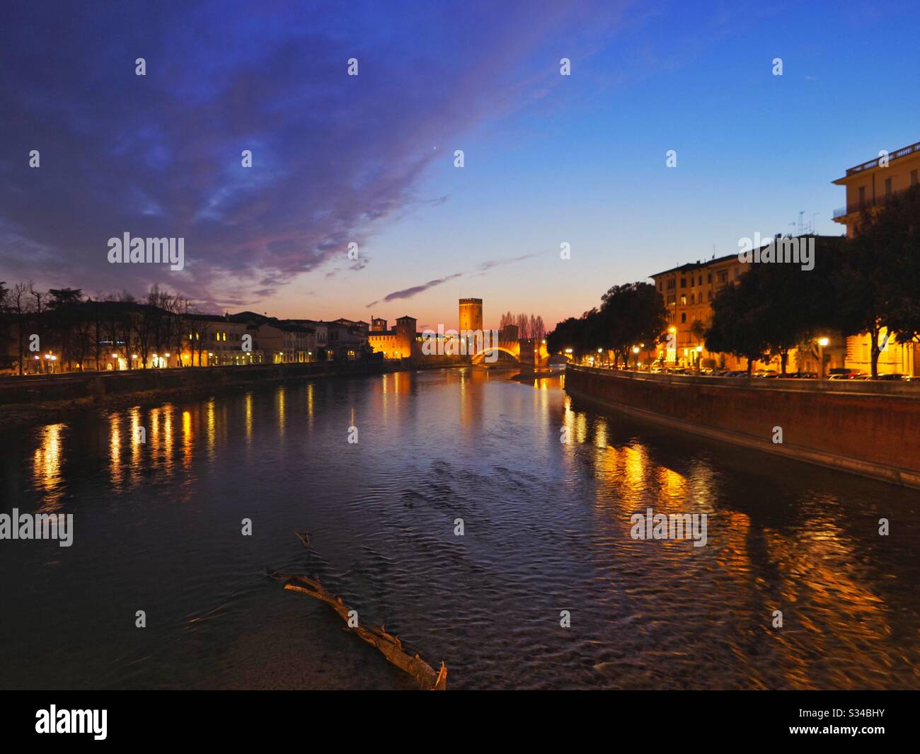Verona By night Stock Photo - Alamy