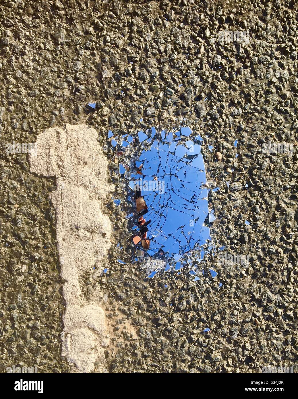 Wing mirror broken hires stock photography and images Alamy