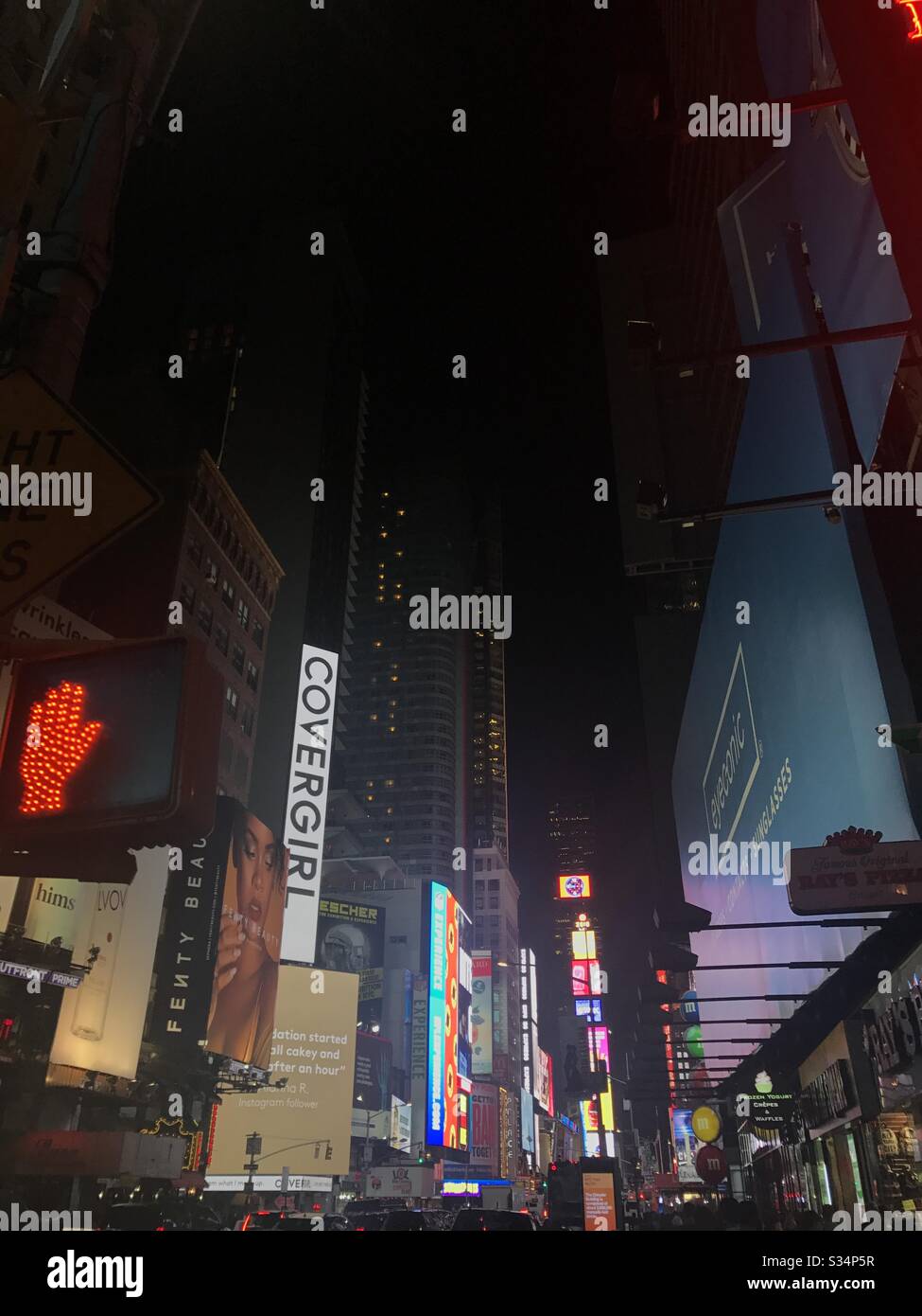 New york city billboards hi-res stock photography and images - Alamy