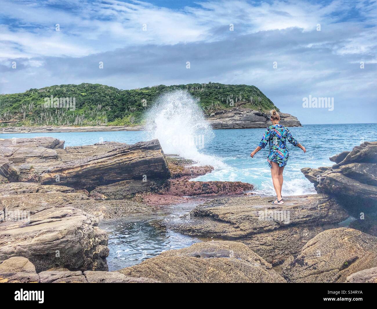 [woman standing on rocks] hi-res stock photography and images - Alamy