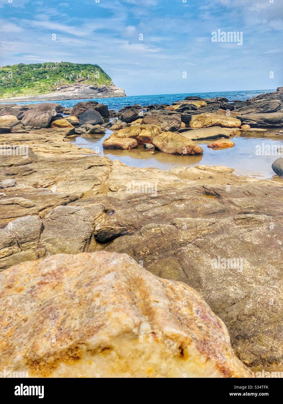 Shoreline rocky terrain hi-res stock photography and images - Alamy