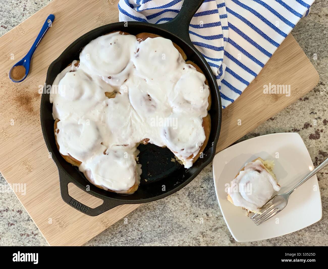 Cinnamon Rolls in a skillet Stock Photo Alamy