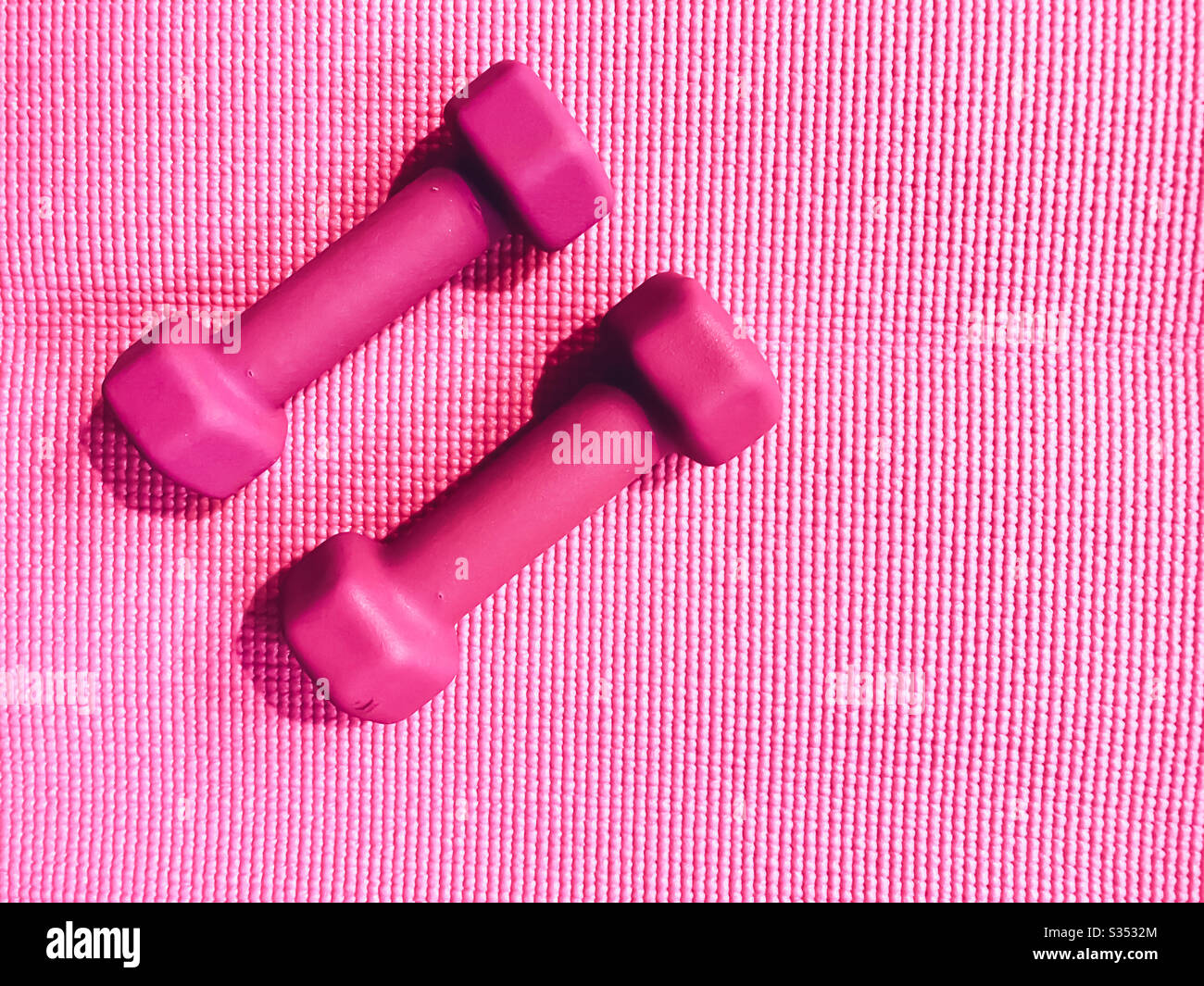 Pink dumbbell hi-res stock photography and images - Alamy
