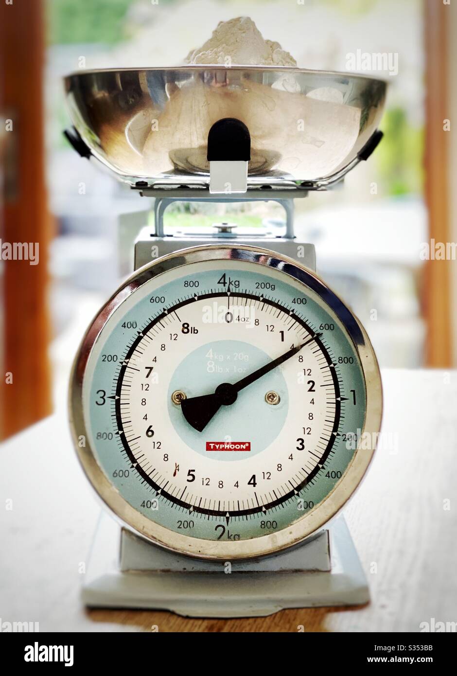 Bread flour in weighing scales Stock Photo - Alamy
