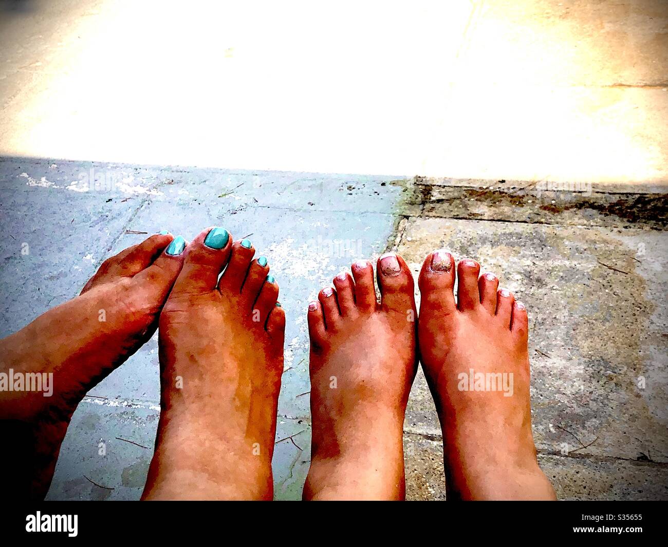 Tired feet hires stock photography and images Alamy