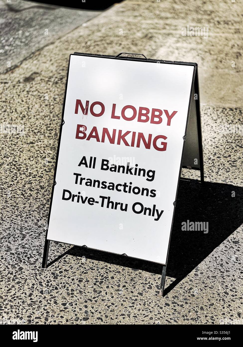 No lobby banking, pandemic policy  sign Stock Photo