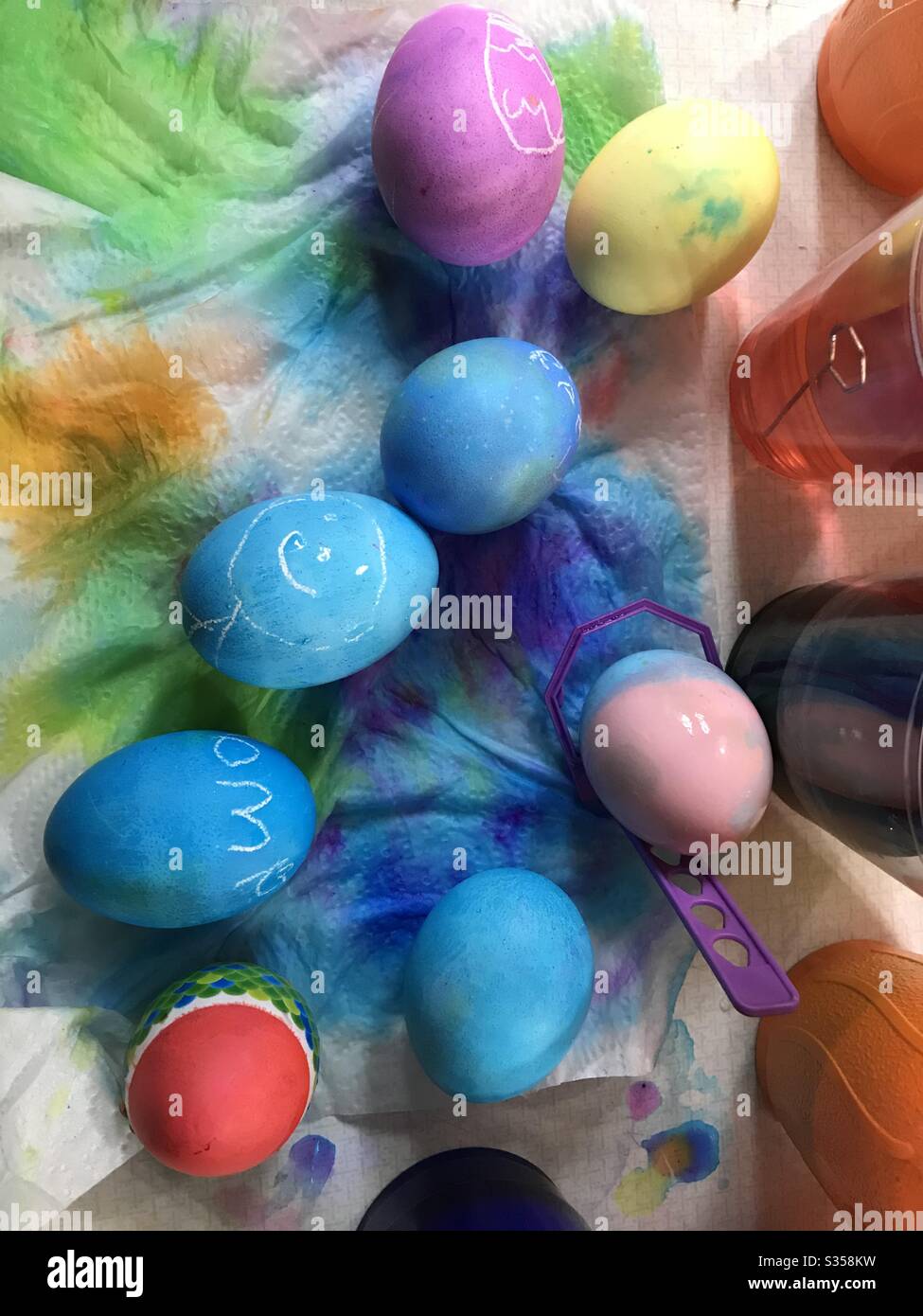 Dying eggs hi-res stock photography and images - Alamy