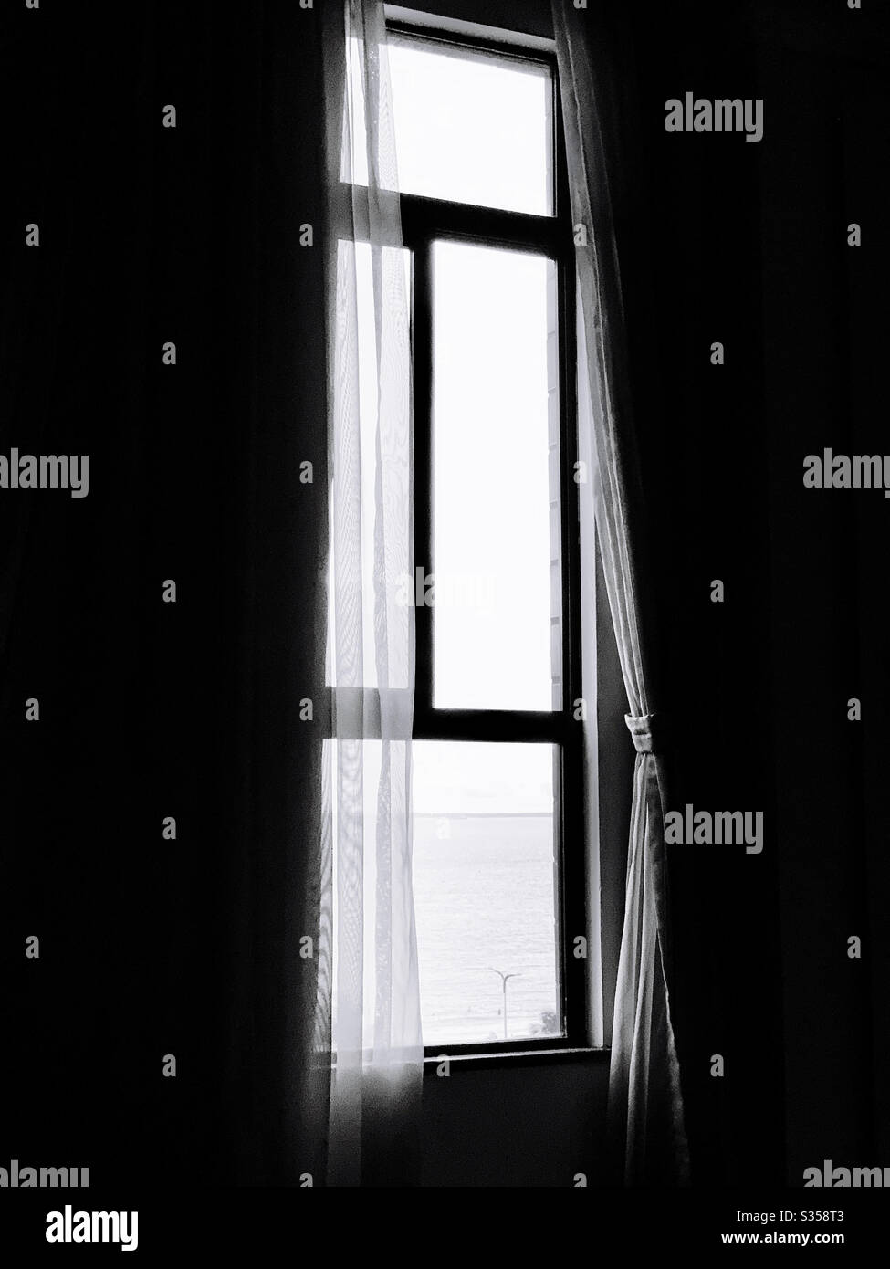 Beach view through window hi-res stock photography and images - Alamy