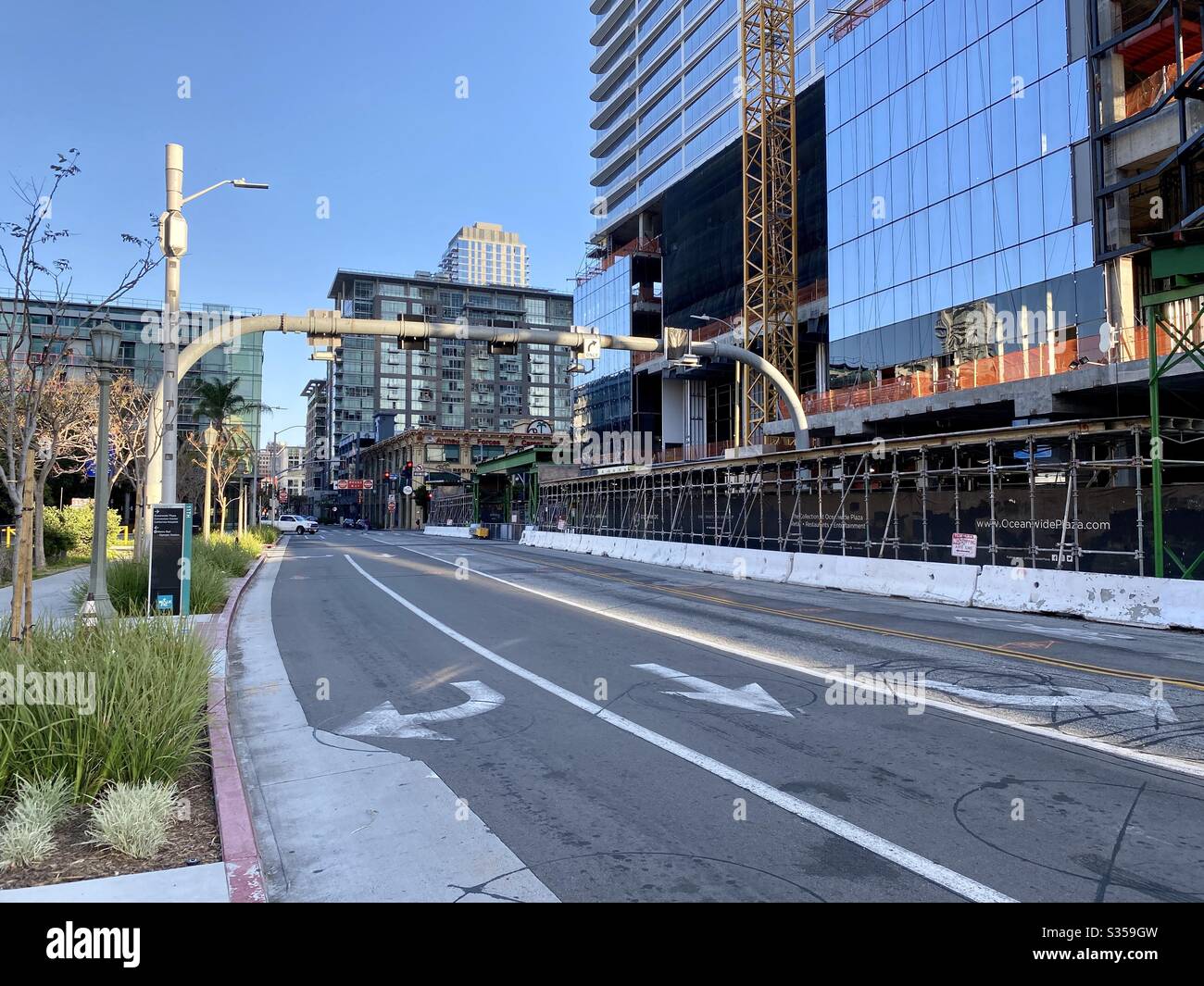 LOS ANGELES, CA, MAR 2020: empty streets near Staples Center and LA Live sports and entertainment venues during coronavirus 'stay at home' orders in South Park area of Downtown Stock Photo