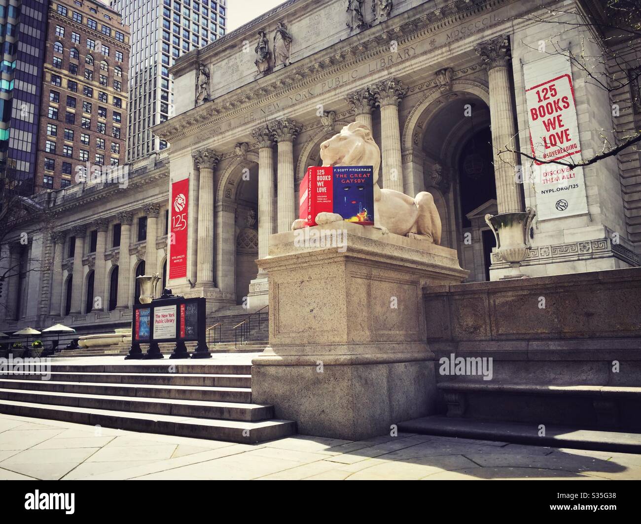 The front entrance of the new York public library area is completely empty during the COVID-19 sanctions, NYC, USA - Smartphone Captured Stock Image