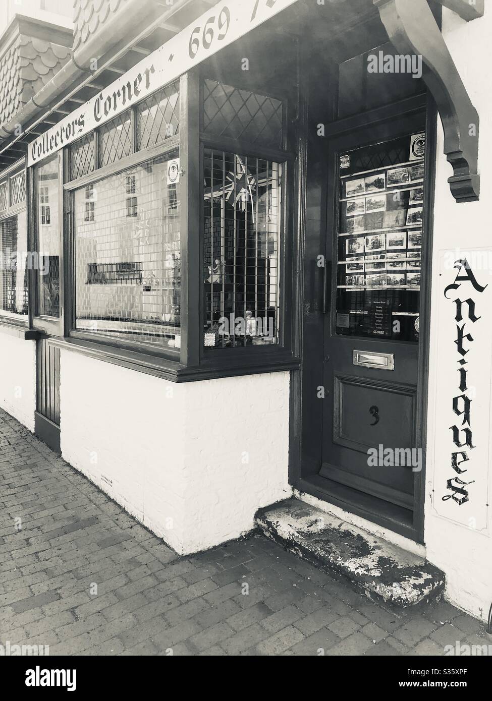 Antiques and Collectibles Shop Stock Photo Alamy