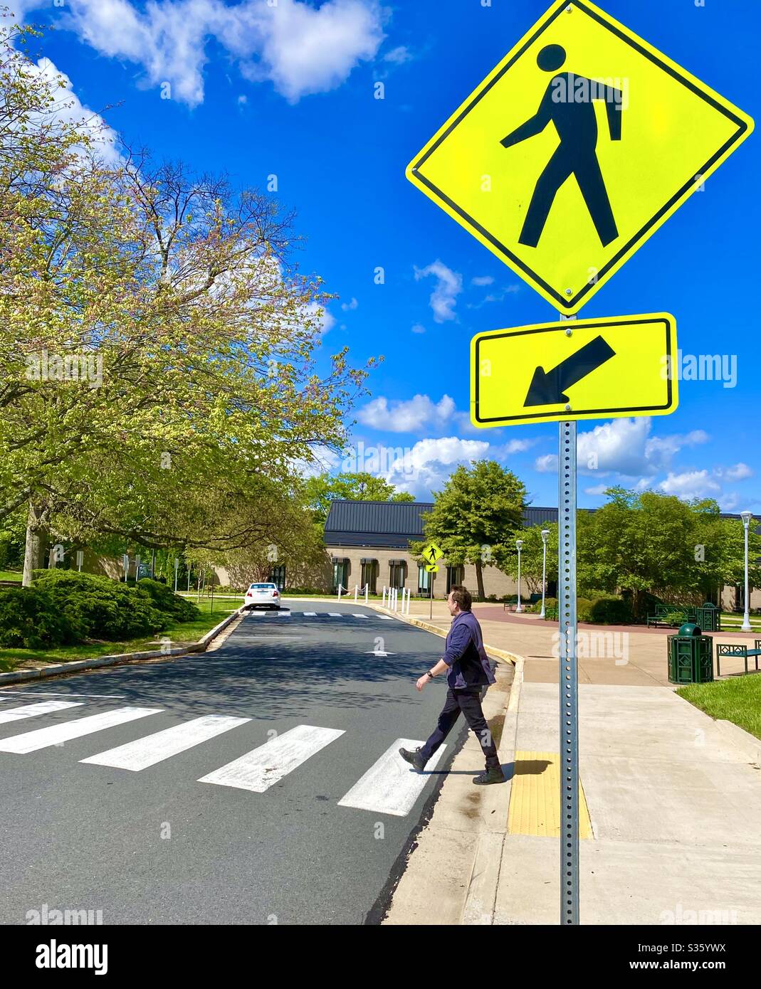 Crosswalk sign arrow hi res stock photography and images Alamy Crosswalk sign arrow hi res stock photography and images Alamy