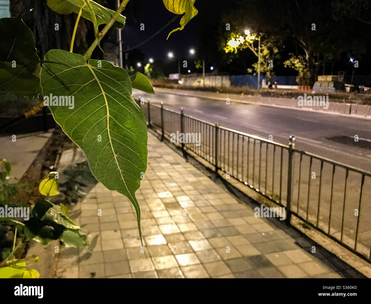 Lockdown scenes of mumbai. It’s so rare to see deserted look in city which never sleeps. - Smartphone Captured Stock Image