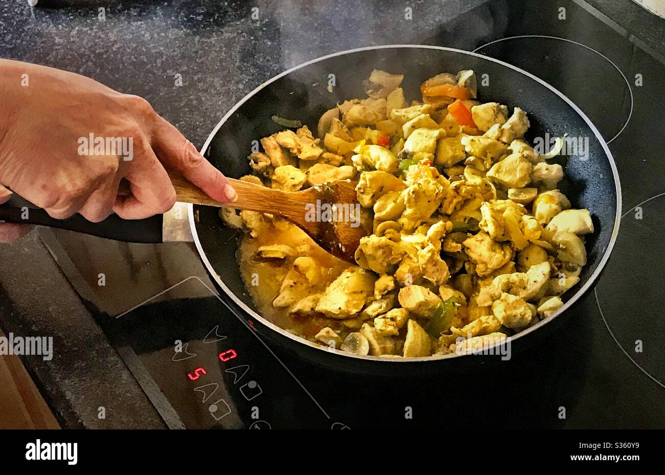 Chicken stir fry Stock Photo - Alamy