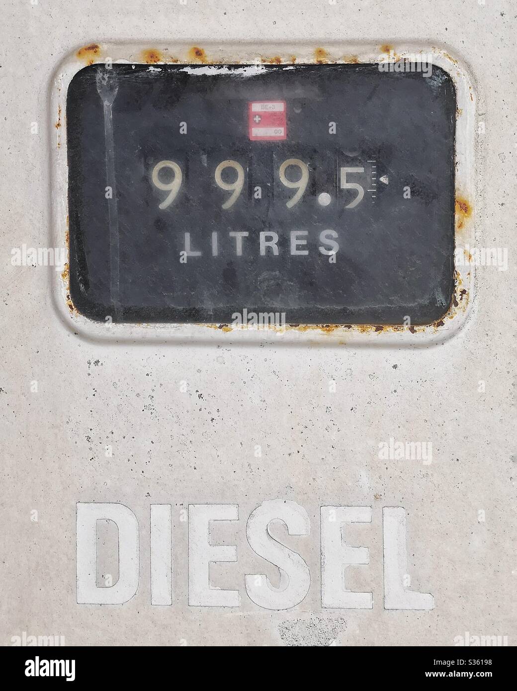 Vintage diesel pump reading 999.5 litres Stock Photo