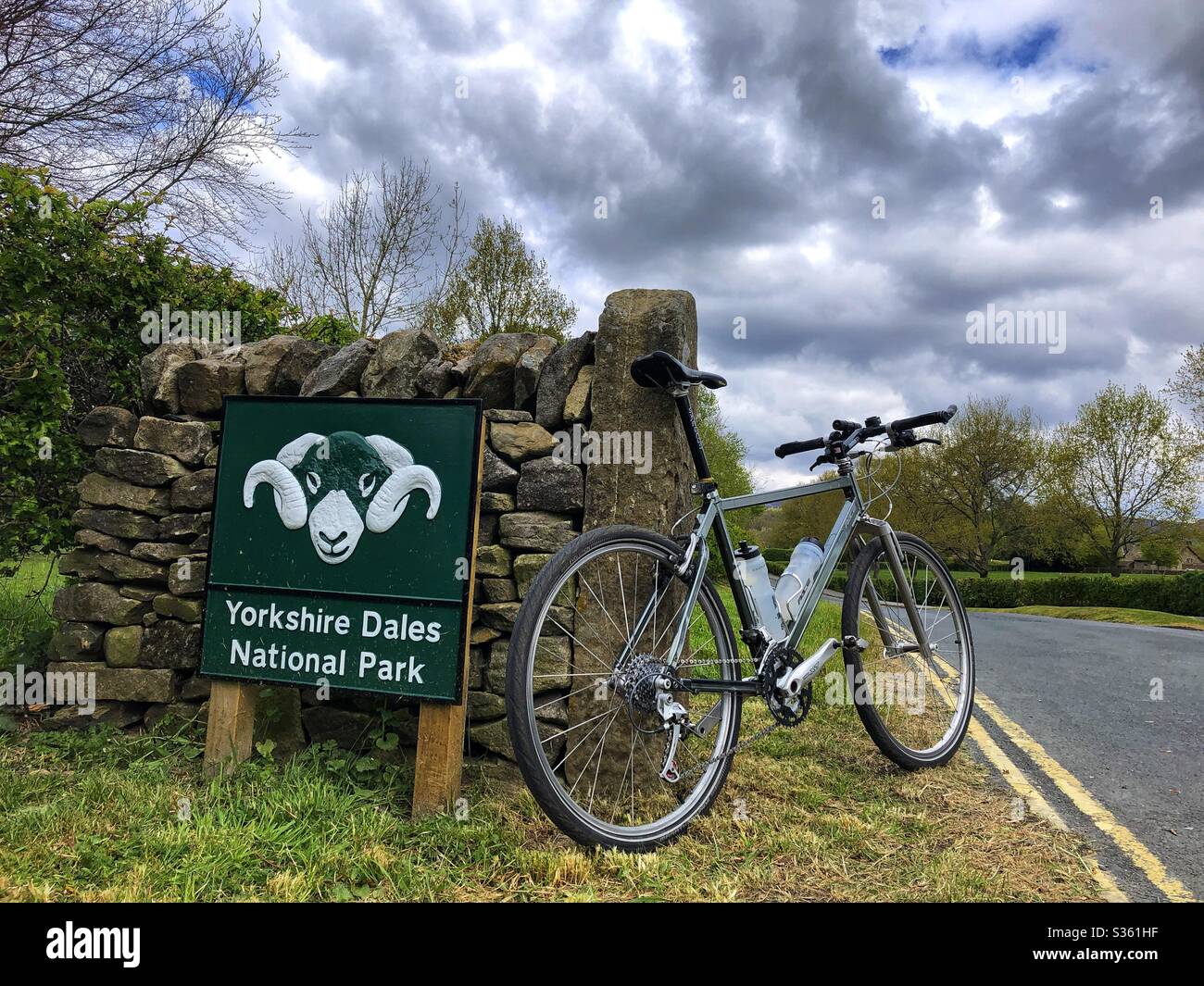 A mountain bike in the Yorkshire Dales National Park Stock Photo