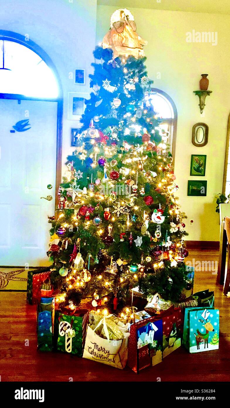 Christmas tree with presents Stock Photo - Alamy