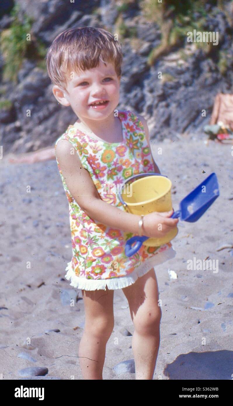 Vintage bucket and spade hi-res stock photography and images - Alamy