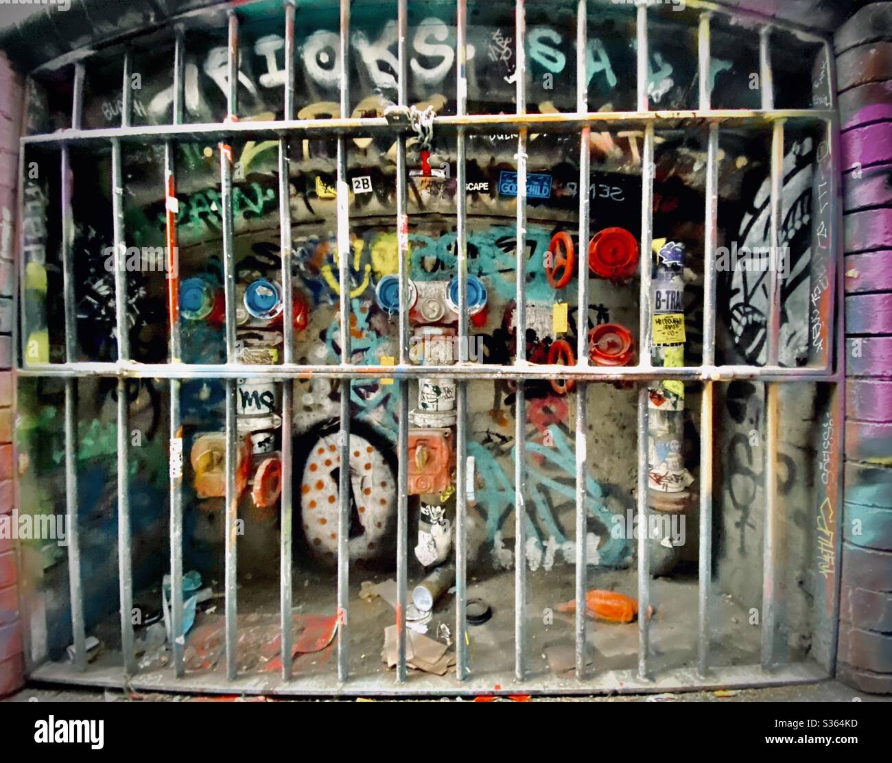 Stencil street art graffiti hi-res stock photography and images - Alamy