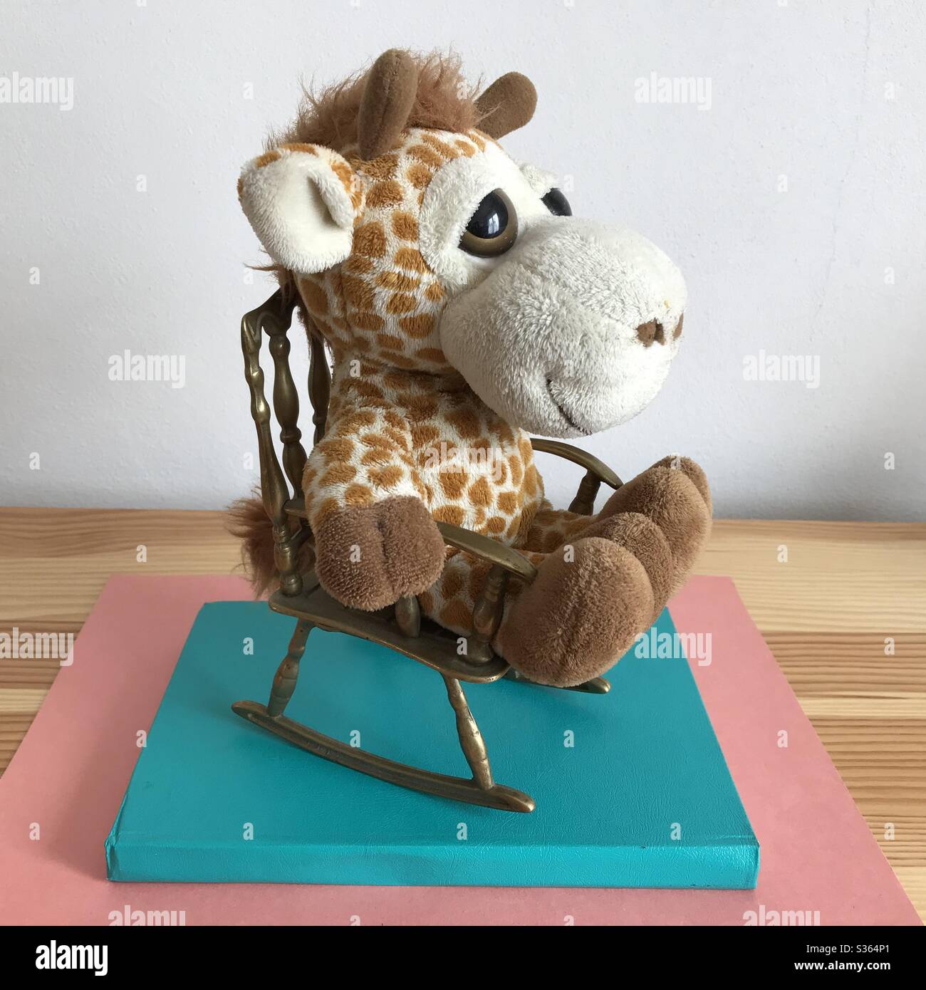 Giraffe plush toy hi-res stock photography and images - Alamy