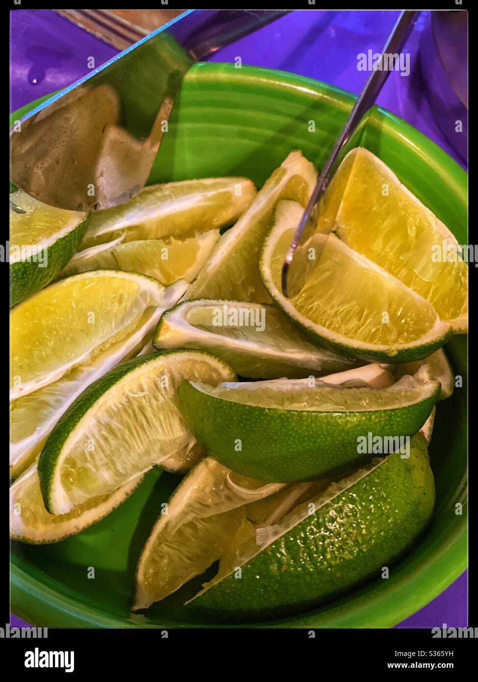 Limes bowl hi-res stock photography and images - Alamy