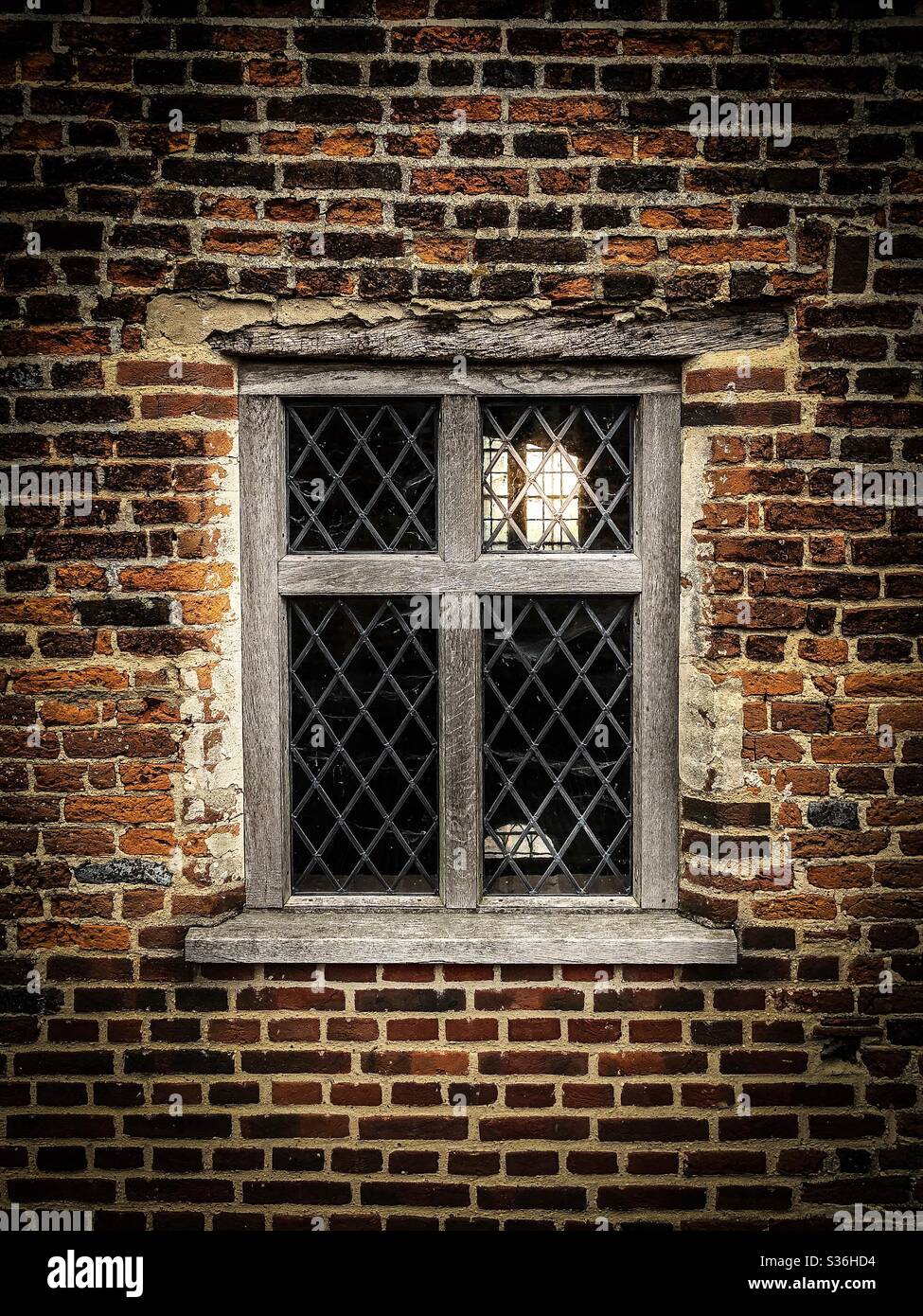 Leaded window old hi-res stock photography and images - Alamy