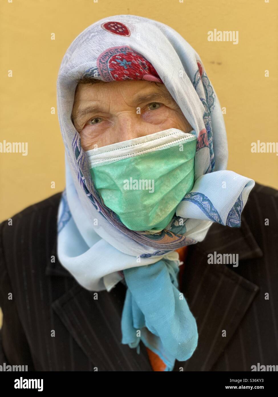 Foulard woman hi-res stock photography and images - Alamy