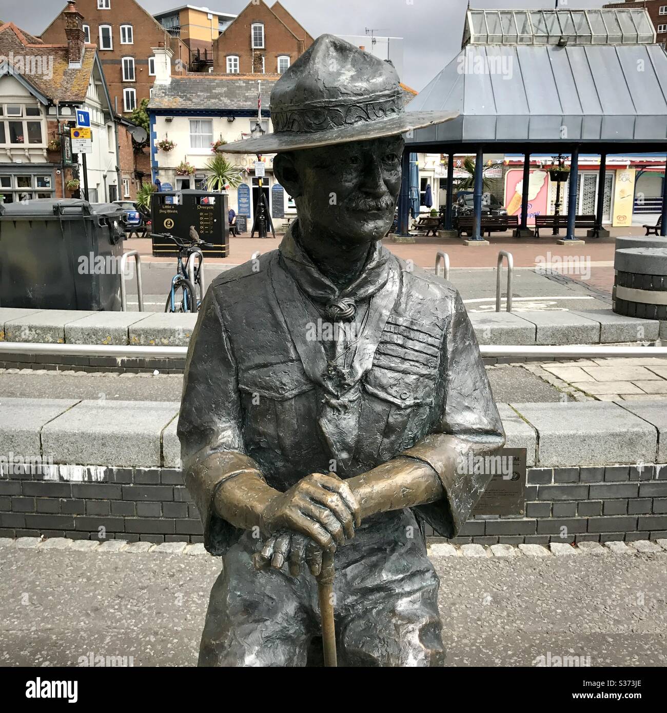 A statue of Robert BadenPowell in Poole, Dorset Stock Photo Alamy