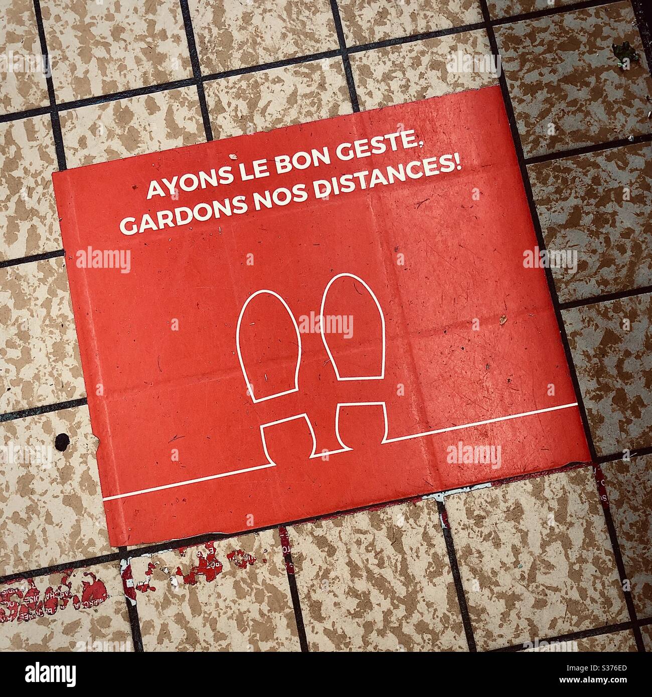 Notice on floor of LIDL store in France advising distance between shoppers during Covid-19 pandemic. Stock Photo