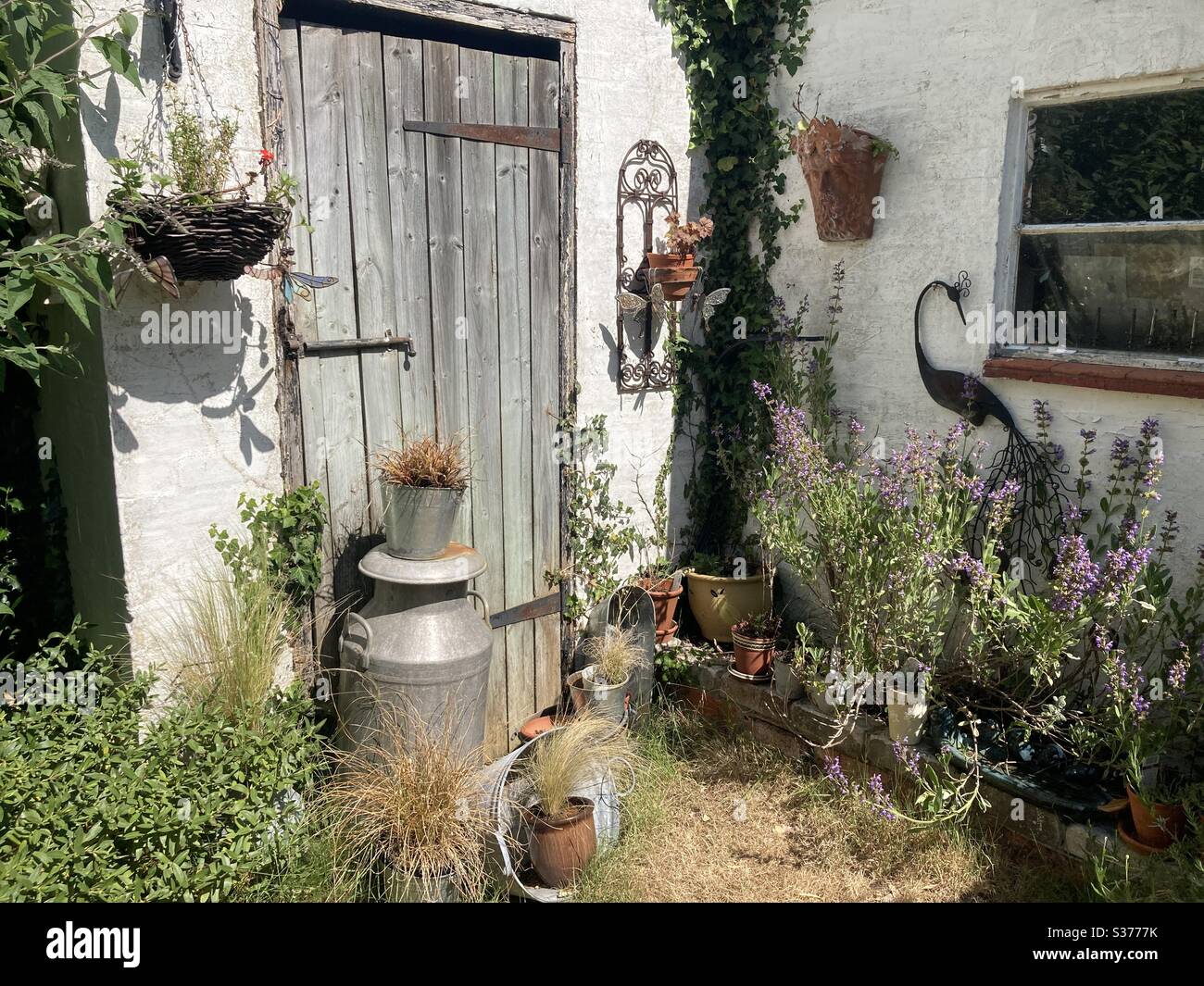 Vintage garden hi-res stock photography and images - Alamy