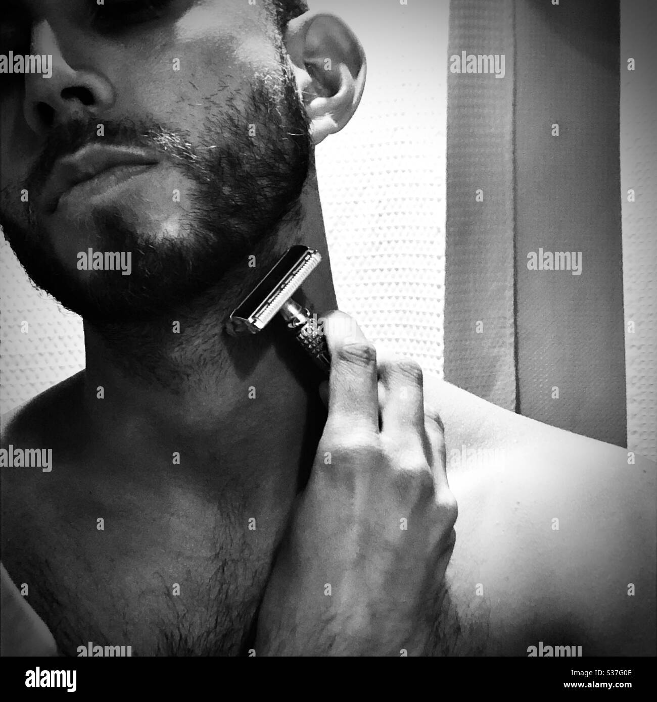 Safety razor hires stock photography and images Alamy