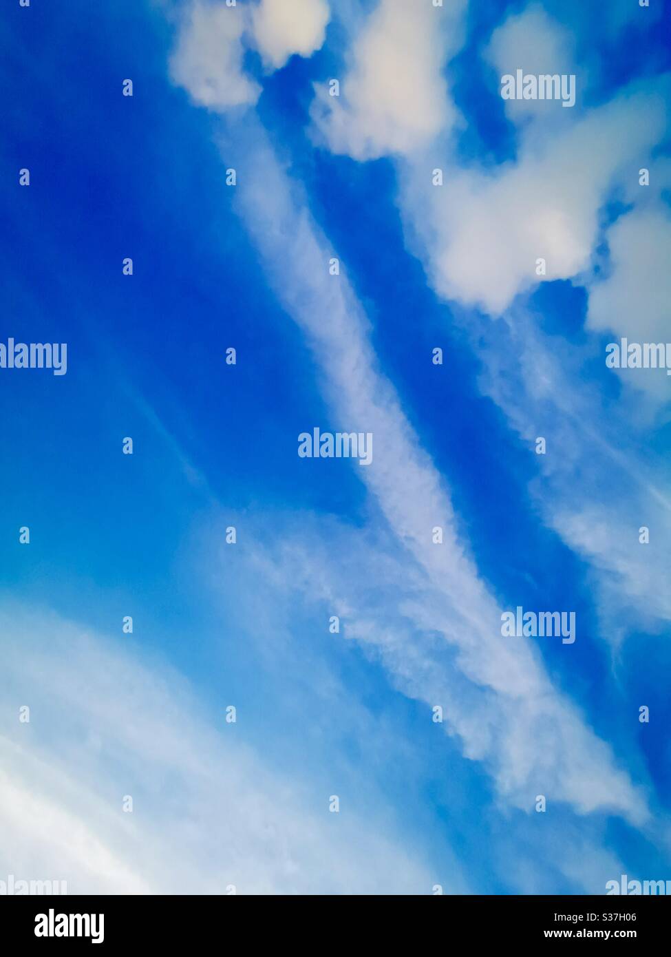 Sky with patterns hi-res stock photography and images - Alamy