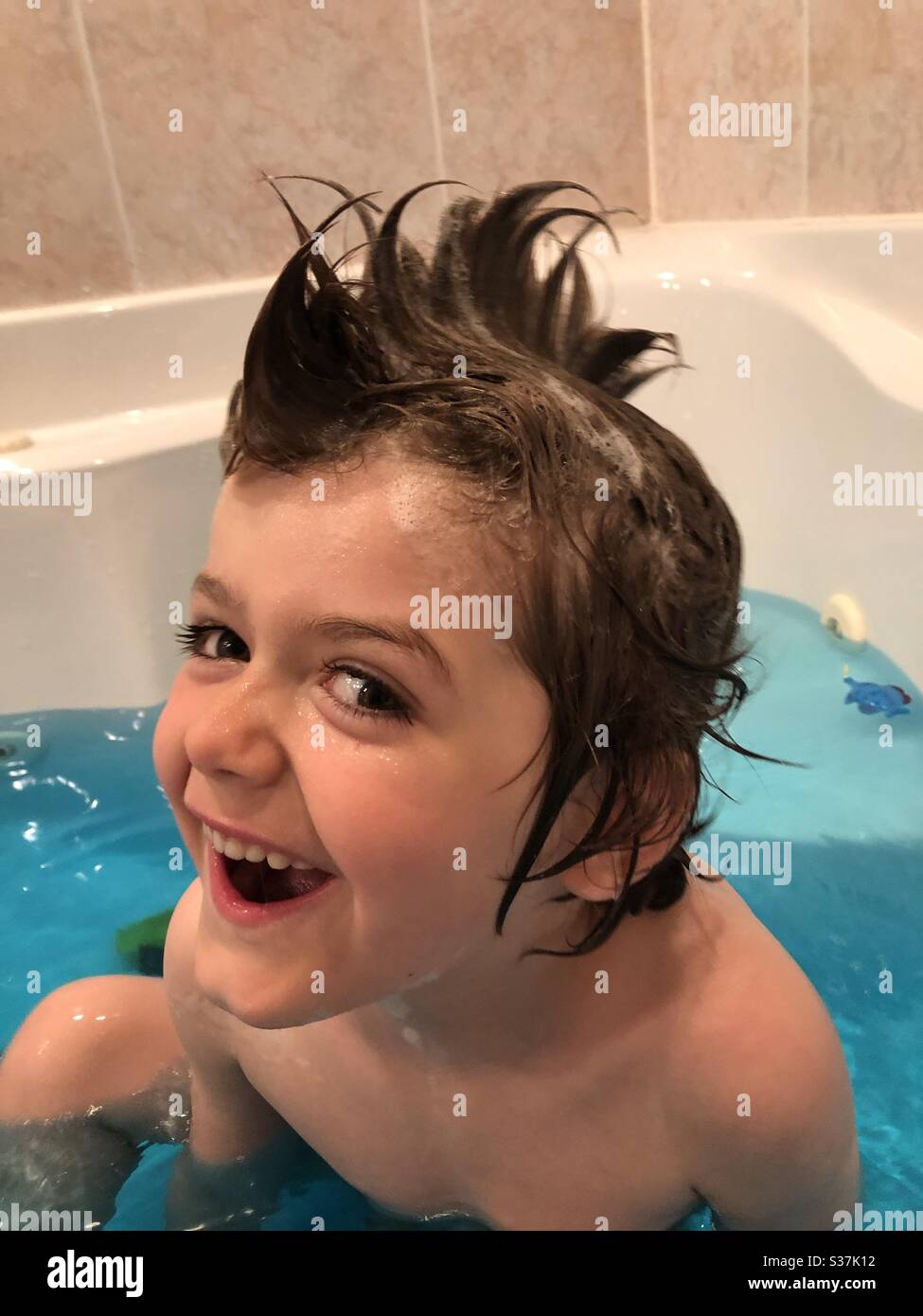 Boy in bathtub hires stock photography and images Alamy