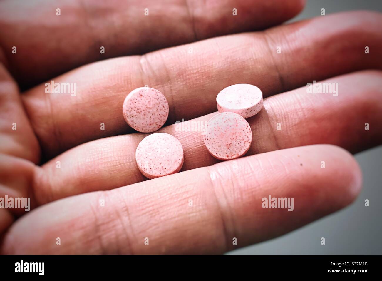 Vitamin b12 pills hi-res stock photography and images - Alamy