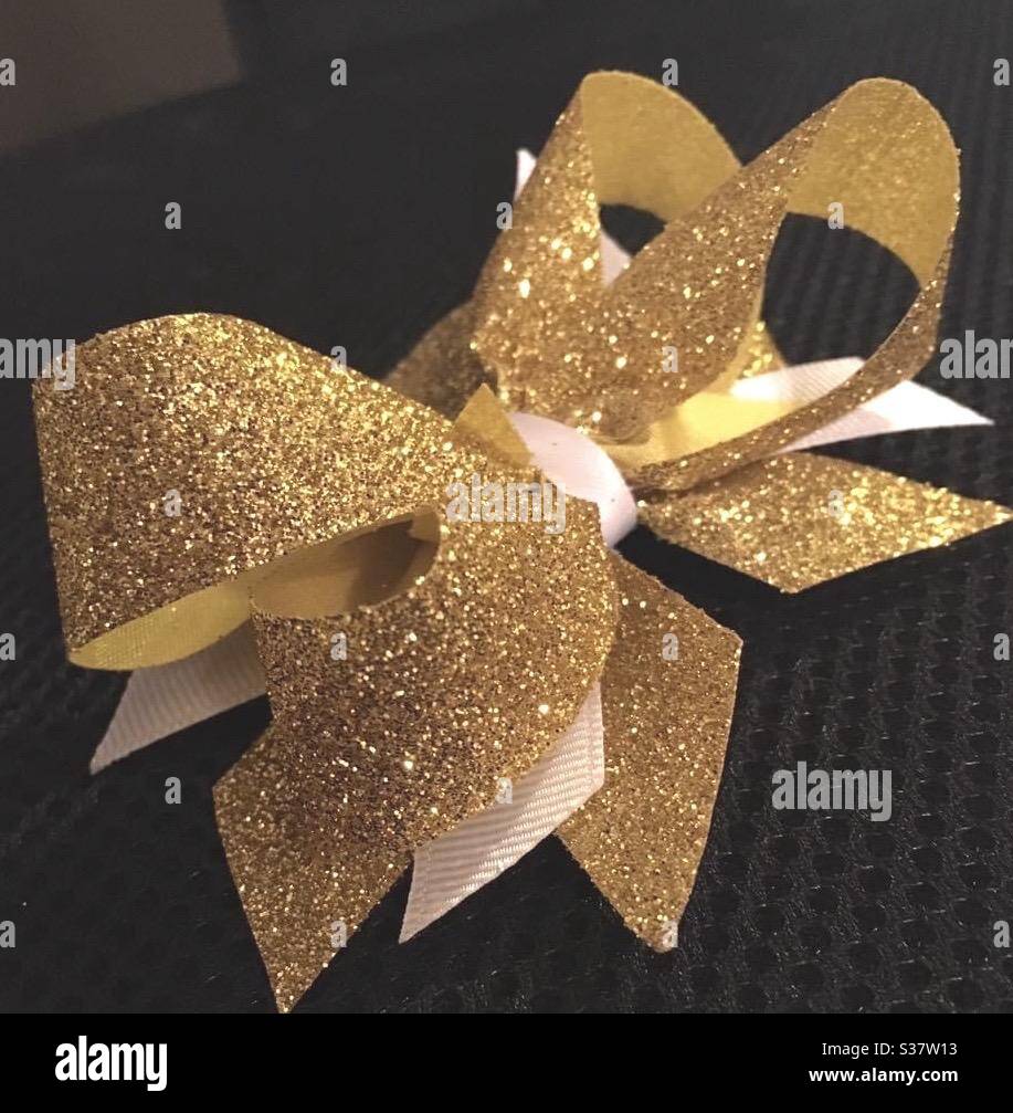 Gold glitter hair bow hi-res stock photography and images - Alamy