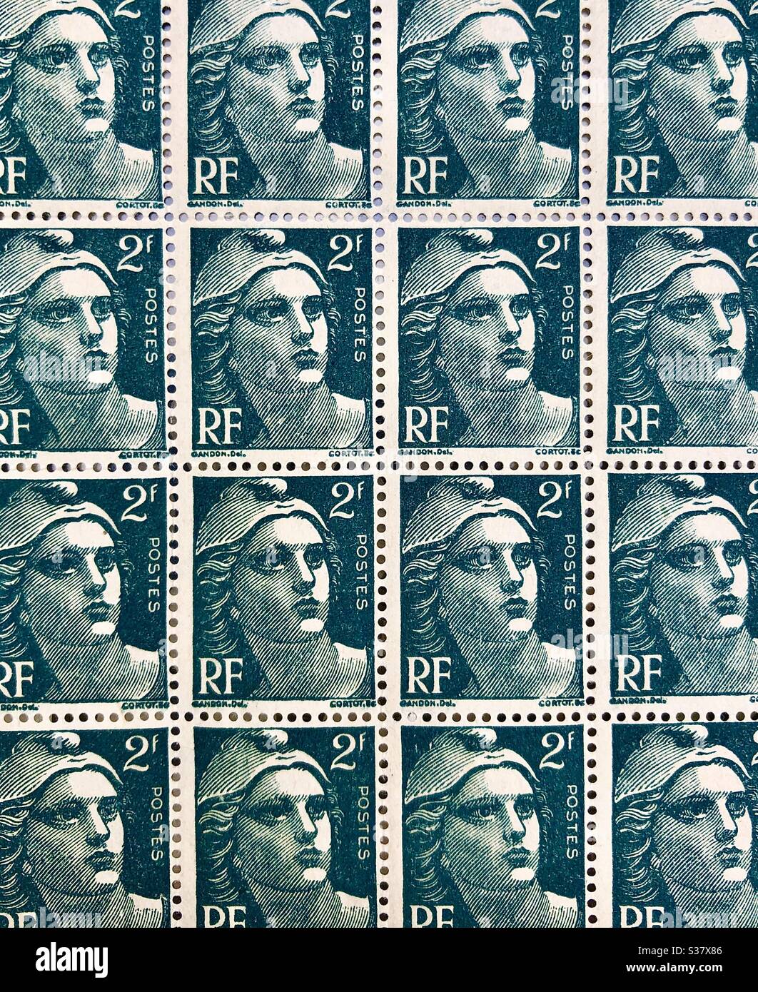 Unused block of 1940s / 1950s “Marianne de Gandon” French définitive postage stamp. Stock Photo